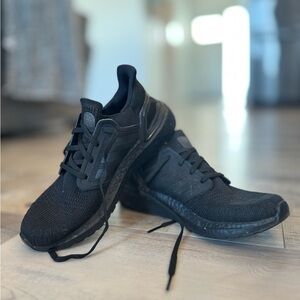 Adidas ultraboost women’s size 8 black